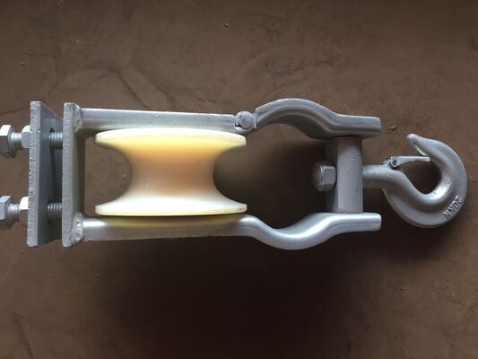 Купить Универсальный блок для монтажа проводов на траверсах с крюком и колесом размером 120x58 мм для монтажа линий электропередач online manufacture